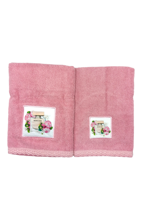 Set viso + ospite con pizzo e stampa digitale malva.